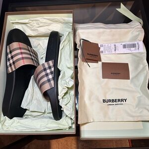 BURBERRY SLIDES / SANDALS [WOMENS SIZE 10] RUBBER FLIP FLOPS